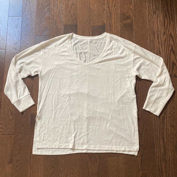 New Abercrombie Cozy Long-Sleeve V-Neck Boyfriend Tee - Picture 3 of 7